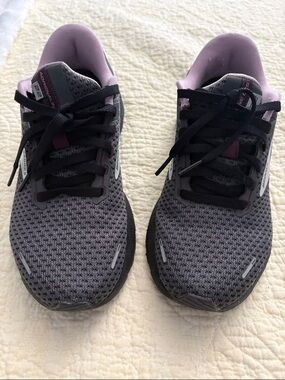 Brooks Women’s Gray and Lavender Athletic Running Shoes Adrenaline GTS 22